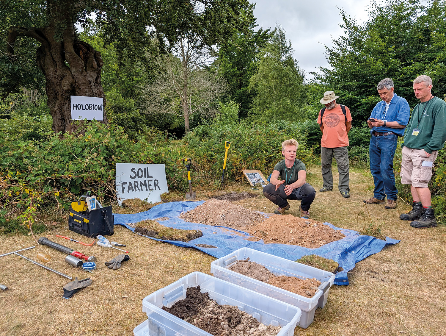Talking trees as holobionts and soil farmers with Claire Harbinson from Treework Environmental Practice