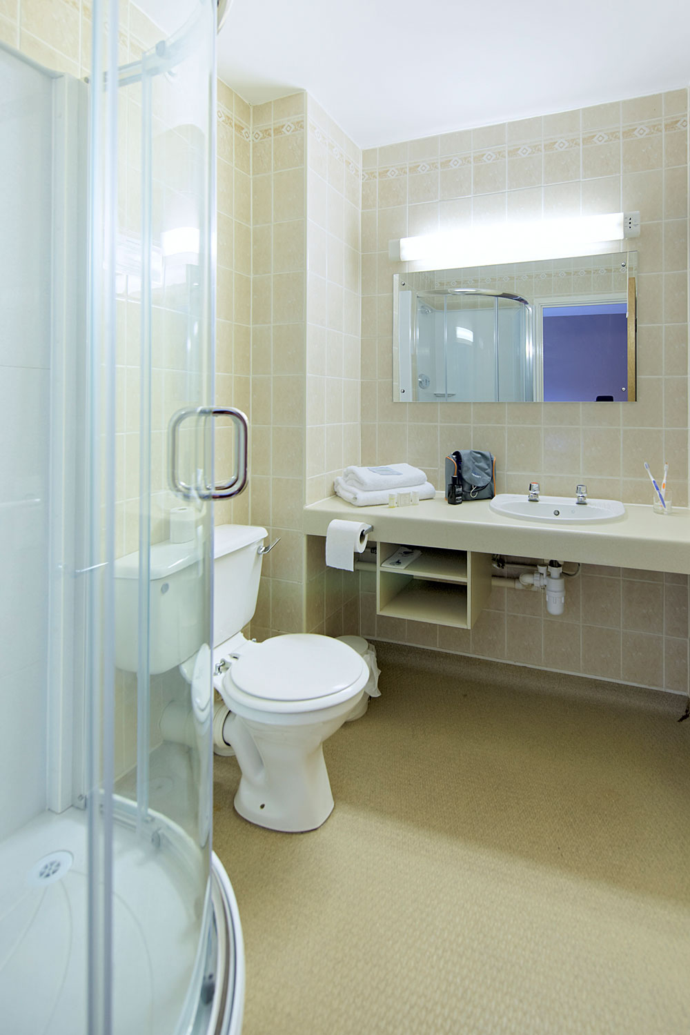 Keele University, accommodation en-suite shower room